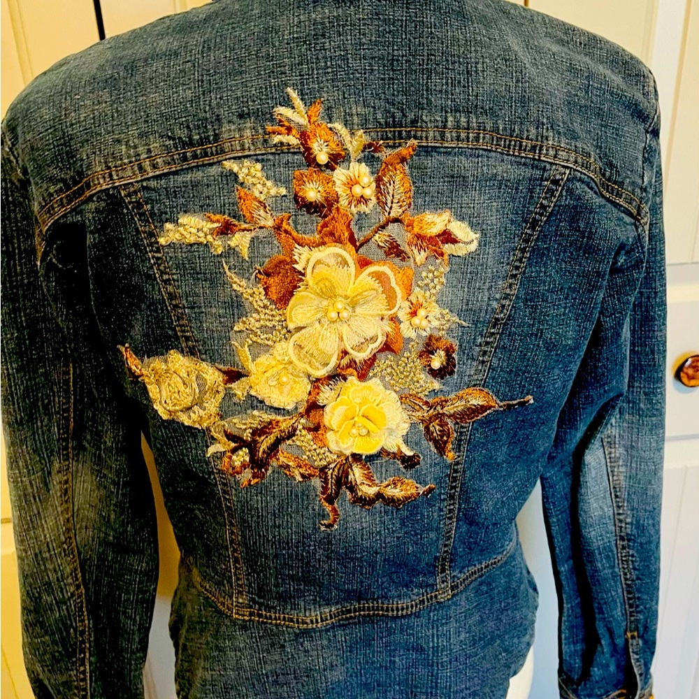 Denim jacket with vintage lace